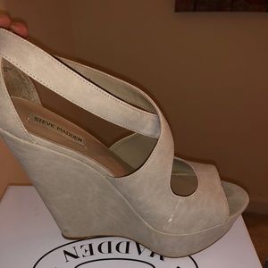 Wedge with straps